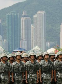 Čínská centrální vláda upozornila, že čínská armáda by mohla být vyslána k potlačení demonstrací v poloautonomním Hongkongu