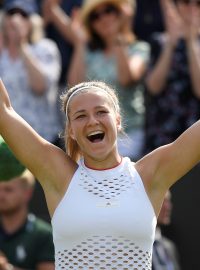 Karolína Muchová se raduje z postupu do čtvrtfinále Wimbledonu