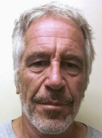 Fotografie bývalého finančníka Jeffreyho Epsteina pořízená pro registr sexuálních násilníků (28. března 2017)
