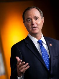 Předseda kongresového výboru zabývajícího se zpravodajskými službami Adam Schiff.