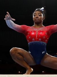 Simone Bilesová získala rekordní 21. medaili z mistrovství světa a je nejúspěšnější sportovní gymnastkou historie