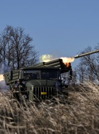 Ruský raketomet BM-21 Grad při cvičení v oblasti Rostovu