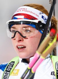 Markéta Davidová při úvodním závodě světového poháru v biatlonu v Östersundu - sprintu žen na 7,5 kilometru.