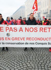 Protesty proti důchodové reformně ve Francii