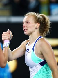 Tenistky Petra Kvitová (vlevo) a Kateřina Siniaková po vzájemném utkání na Australian Open