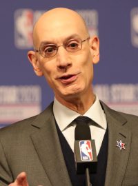 Komisionář NBA Adam Silver