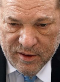 Bývalý filmový producent Harvey Weinstein u newyorského kriminálního soudu (foto z 24. února 2020)