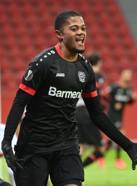 Leon Bailey slaví gól do sítě Slavie