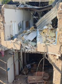 K demolici. Řadu čeká společný osud, a sice, že budou muset být strženy. Bejrútské úřady odhadují, že bez domova se kvůli výbuchu ocitlo na 300 tisíc lidí.