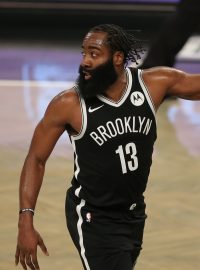 James Harden (vlevo) se spoluhráčem z Brooklynu Kevinem Durantem na archivním snímku