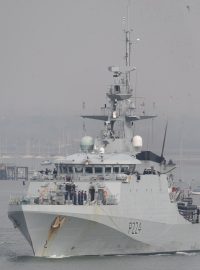 Britská hlídková loď HMS Trent