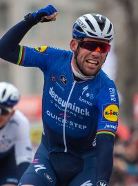 Mark Cavendish se raduje z etapového triumfu