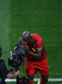 Romelu Lukaku oslavuje branku do sítě Ruska
