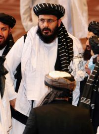 Delegáti islamistického hnutí Tálibán při jednání s afghánskou vládou