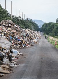 Osmikilometrová skládka z odpadků po záplavách v Belgii