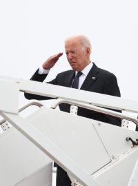 Americký prezident Joe Biden míří na leteckou základnu Dover ve státě Delaware