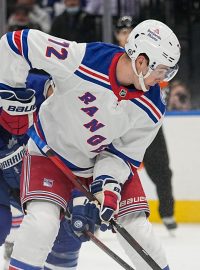 Filip Chytil v utkání s Rangers