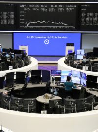 Graf německého akciového indexu DAX na burze ve Frankfurtu