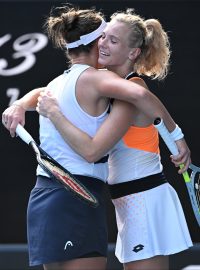 Barbora Krejčíková a Kateřina Siniaková po vítězství ve finále Australian Open