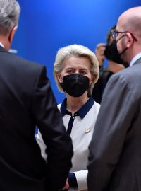 Lídři zemí EU s předsedkyní Evropské komise Ursulou von der Leyenovou