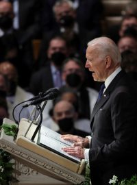 Americký prezident Joe Biden během projevu na pohřbu Madeleine Albrightové