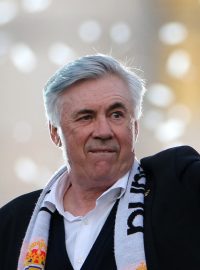 Trenér Carlo Ancelotti na oslavách zisku titulu Realu Madrid