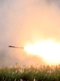 Raketa vypálená ze salvového raketometu HIMARS