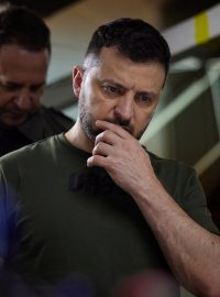 Zelenskyj v neděli navštívil obléhané město Lysyčansk a nedaleký Soledar