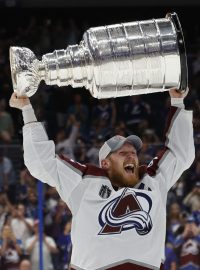 Hokejisté Colorada vrátili po 21 letech Stanley Cup do Denveru