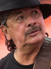 Rocker Carlos Santana při koncertě v New Yorku v roce 2021