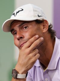 Rafael Nadal na tiskové konferenci po odstoupení z Wimbledonu