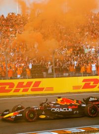 Max Verstappen triumfoval i doma v Nizozemsku