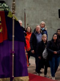 Londýnská záchranná služba doporučila lidem, aby si s sebou vzali teplé oblečení a léky, pokud nějaké pravidelně užívají