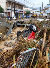 Padesátiletý muž v pobřežním letovisku Agia Pelagia na severu ostrova při záplavách zemřel