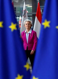 Předsedkyně Evropské komise Ursula von der Leyenová na summitu v Bruselu