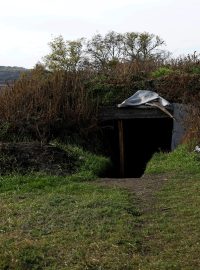 Vstup do provizorního opevnění vybudovaného Rusy u obce Dovhalivka