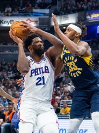 Joel Embiid v dresu Philadelphie