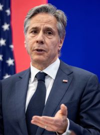 Americký ministr zahraničí Antony Blinken na tiskové konferenci na americké ambasádě v Hanoi