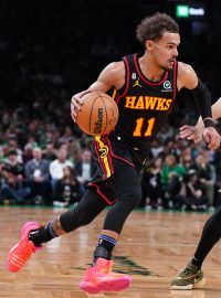 Trae Young v zápase proti Bostonu zaznamenal 32 bodů a pomohl Atlantě k vítězství a snížení série na 1:2