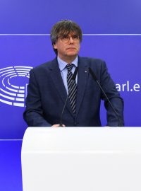 Bývalý katalánský premiér Carles Puigdemont a jeho dva kolegové neuspěli u Soudního dvora Evropské unie se snahou o navrácení imunity