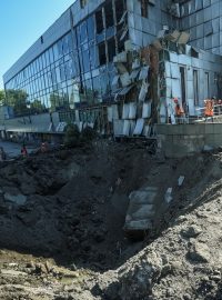 Při ruských útocích byla zničena i sportovní hala v Dnipru