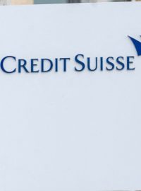 Moskevský soud zakázal švýcarské bance UBS a její dceřiné společnosti Credit Suisse prodej akcií jejich ruských divizí