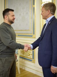 Ukrajinský prezident Volodymyr Zelenskyj přivítal britského ministra obrany Granta Shappse