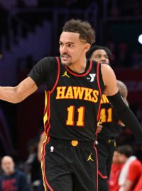 Trae Young si připsal 40 bodů a 13 asistencí