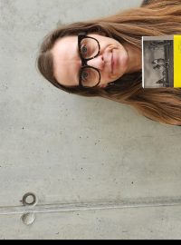 Polská reportérka a spisovatelka Magdalena Grzebalkowská s knihou Vojenka