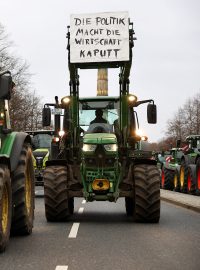 Němečtí farmáři protestují proti vládním škrtům