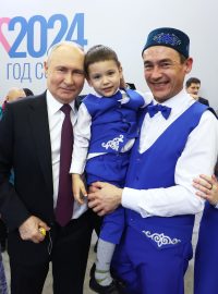 Ruský prezident Vladimir Putin v účastníky Russian Family Forum´s Relatives and Loves Ones v Moskvě