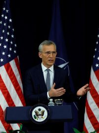 Generální tajemník NATO Jens Stoltenberg a ministr zahraničí USA Antony Blinken na tiskové konferenci na ministerstvu zahraničí ve Washingtonu