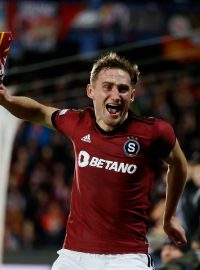 Jan Kuchta oslavuje vítězství Sparty nad Galatasarayem 4:1