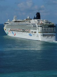 Výletní loď Norwegian Dawn (na snímku u pobřeží Bermud)